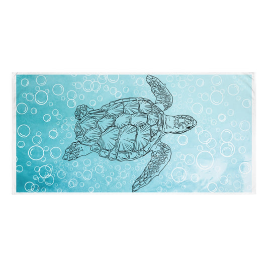 Turtle under water Beach Towel